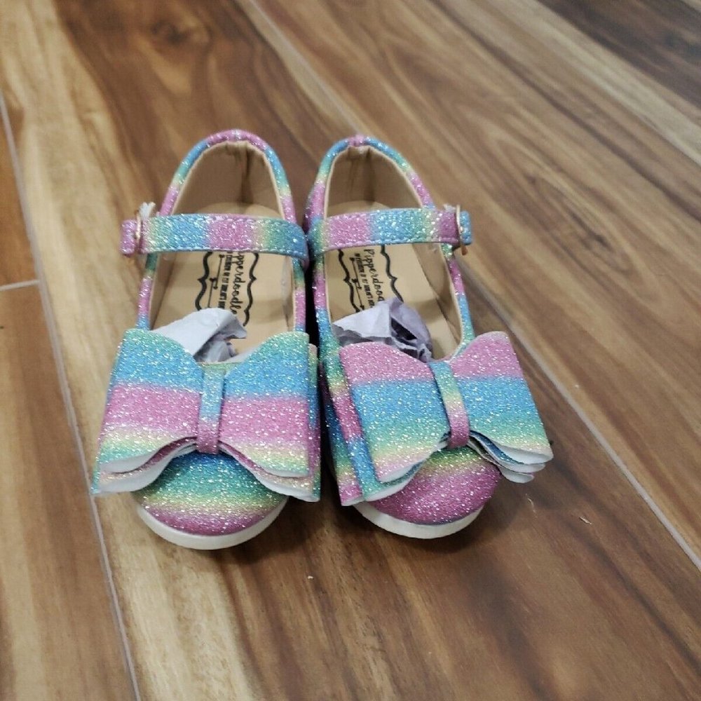 Pipperdoodles Size 9 Glitter Rainbow Bow Shoes